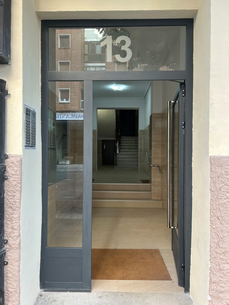 Reforma Portal Camilo Villabaso